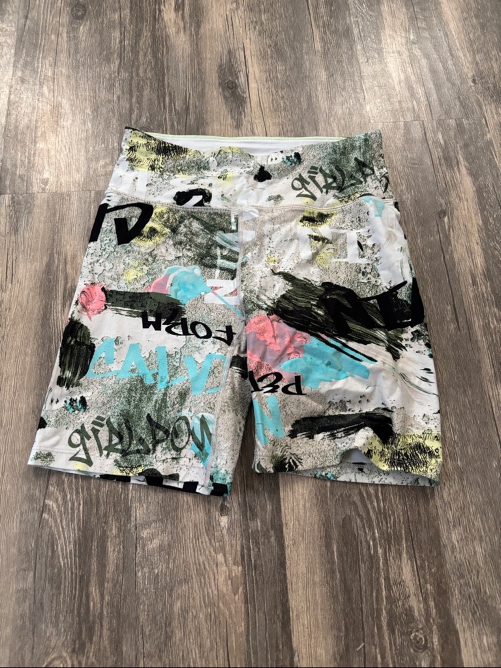 Calvin Klein women’s Abstract Graphic Shorts - performance